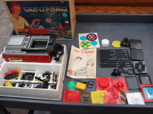 Vintage Mattel 1962 VAC-U-FORM Plastics Toy Tested Working