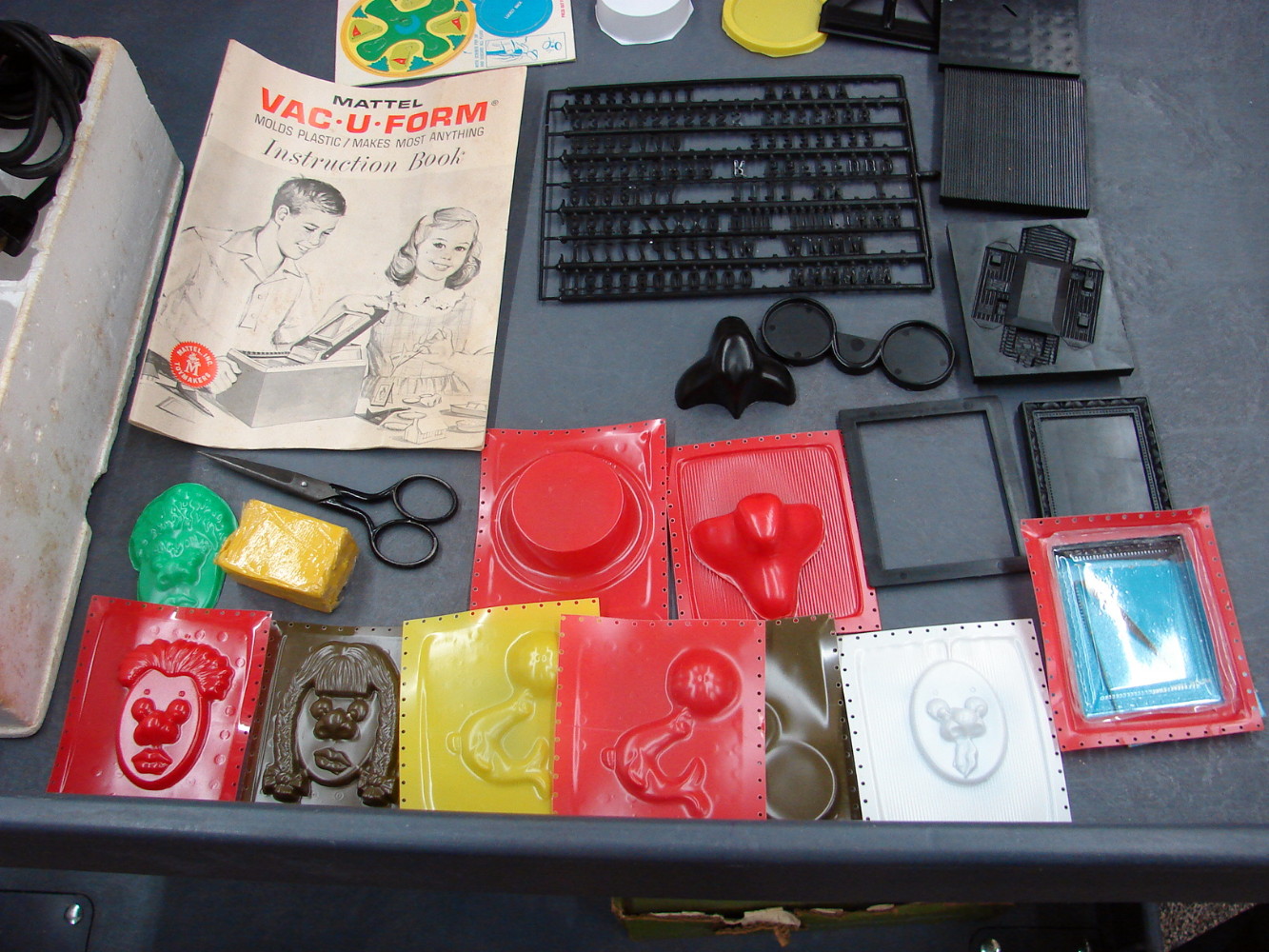 Vintage Mattel 1962 VAC-U-FORM Plastics Toy Tested Working - Image 3