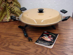 Vintage Mirro Watta Pizzaria Electric Pizza Baker Maker Harvest Gold