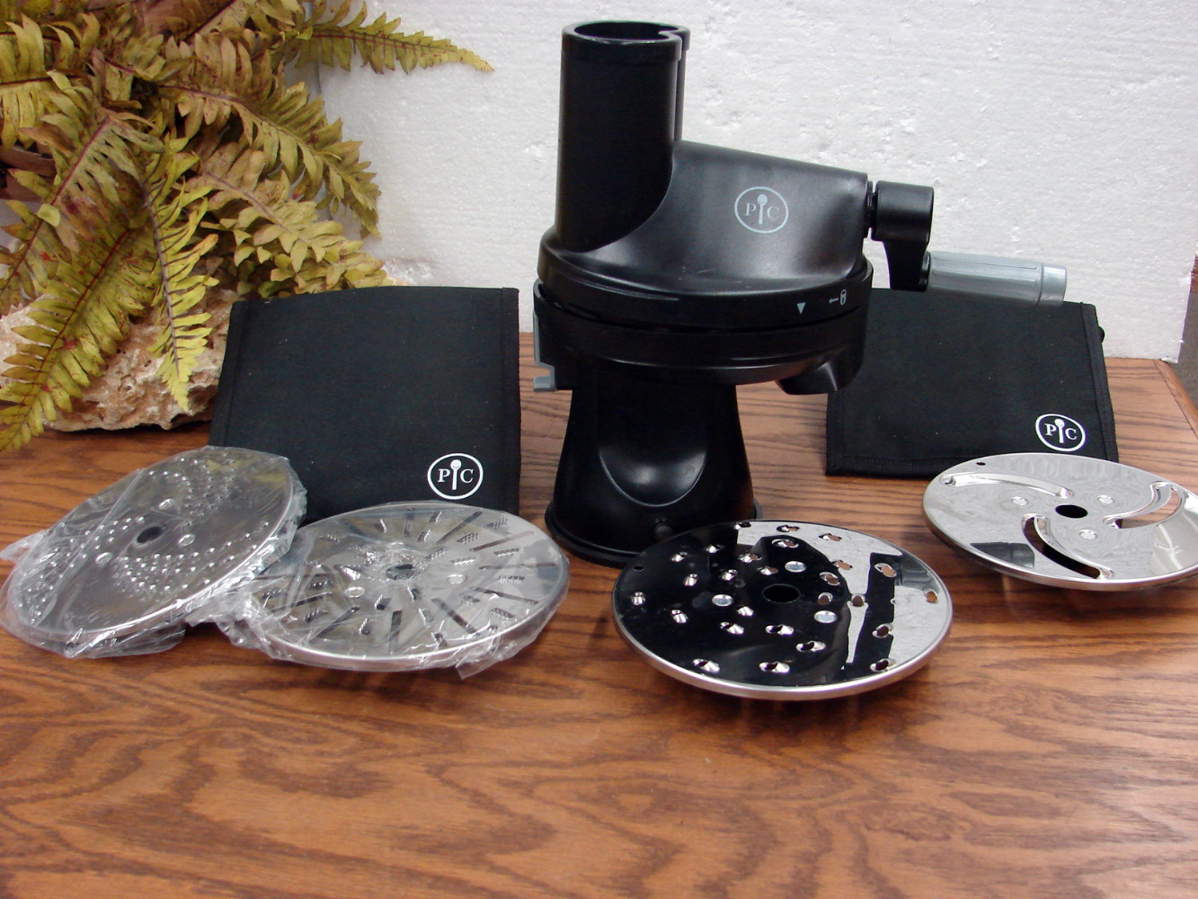 Retired Pampered Chef Multi Grater Slicer Shredder 4 Blades #1527