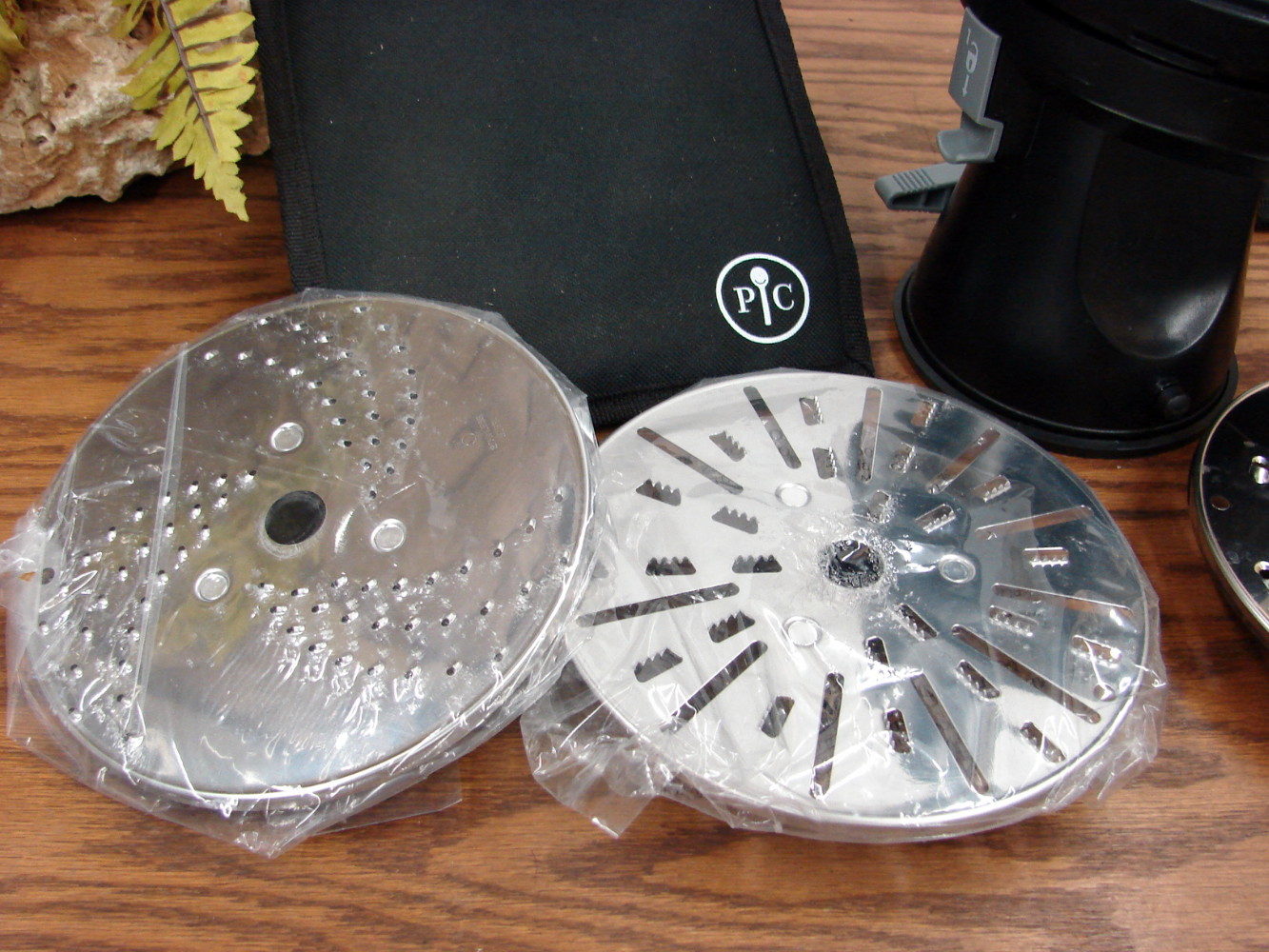 Retired Pampered Chef Multi Grater Slicer Shredder 4 Blades #1527 - Image 3