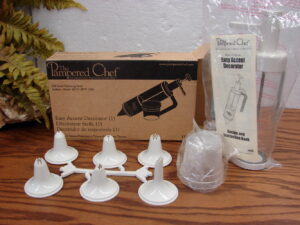 Brand New Pampered Chef Easy Accent Decorator Kit #1775 Icing Frosting Cookies Cakes