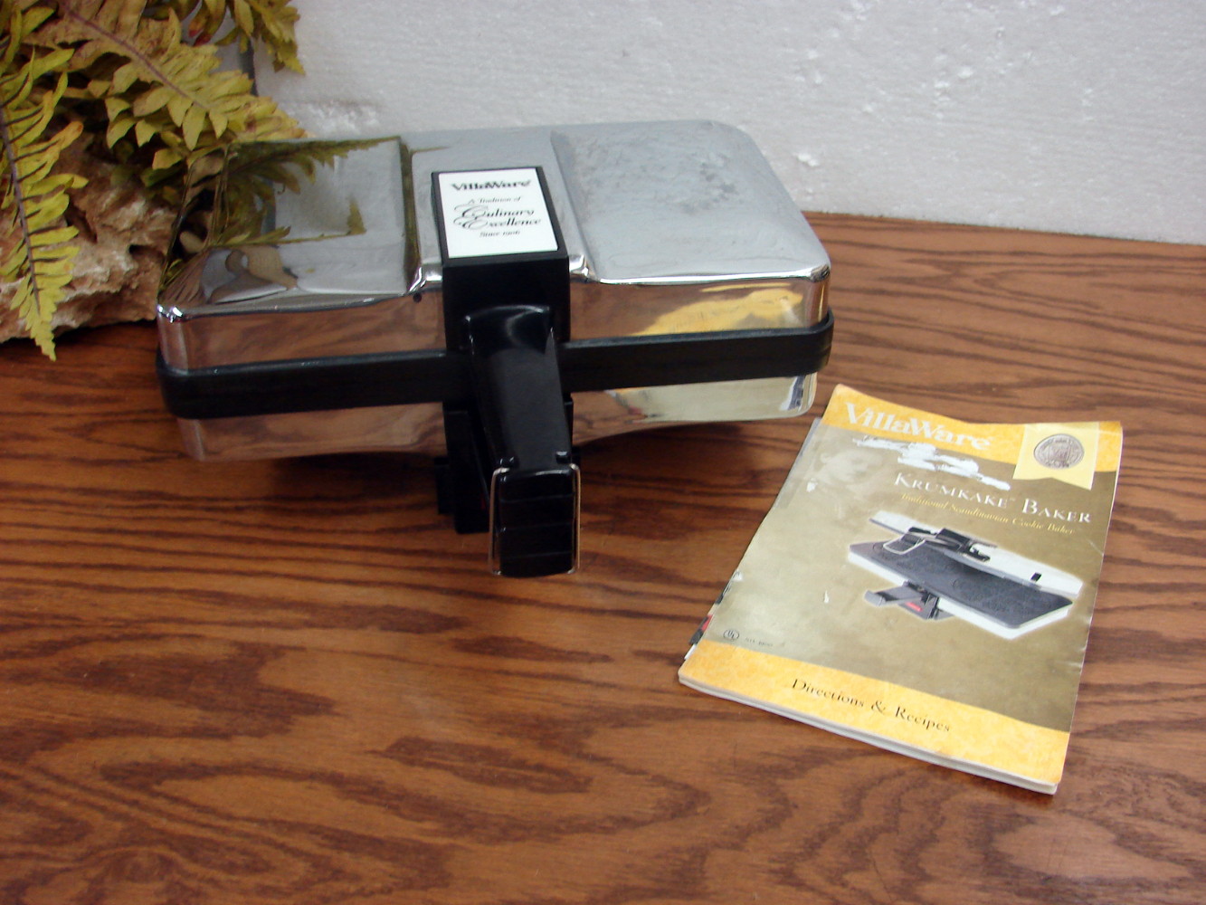 VillaWare Krumkake Baker Electric Non Stick Iron Pizzelle Maker #3900 w/ Recipes