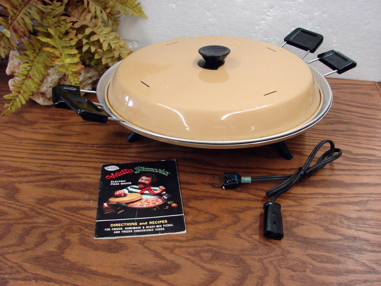 Vintage Mirro Watta Pizzaria Electric Pizza Baker Maker Harvest Gold as is