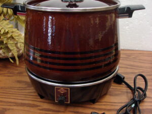 Vintage West Bend Lazy Day #5225 Slow Cooker Tested Working Dark Brown