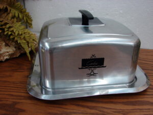 Vintage West Bend Large Square Cake Carrier Storage Latching Lid CAKE Logo