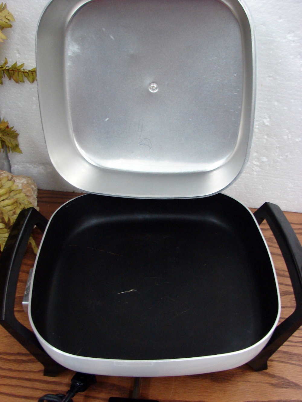 Vintage West Bend Electric Skillet Chicken Fryer White Square Tested - Image 2