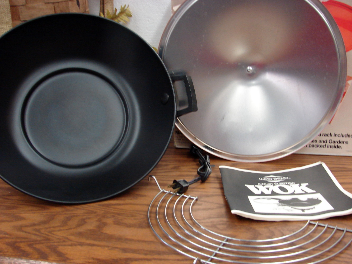 Vintage West Bend Non-Stick 6-Quart Electric Wok Skillet Grill Model #79525 w/ Box - Image 2
