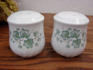 Corning Callaway Green Ivy Corelle Salt Pepper Shaker Swirl Bulbous