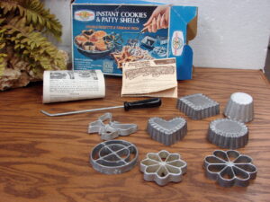 Deluxe 8 Molds Scandinavian Nordic Ware Double Rosette and Timbale Iron w/ Box