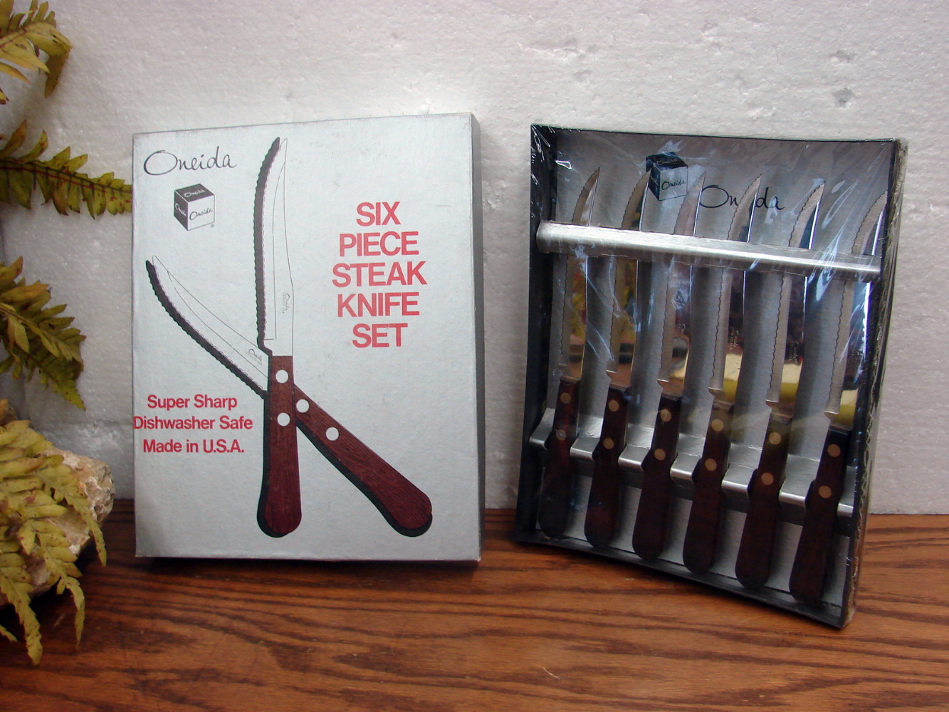 Brand New Vintage Oneida Super Sharp Set/6 Steak Knife Set