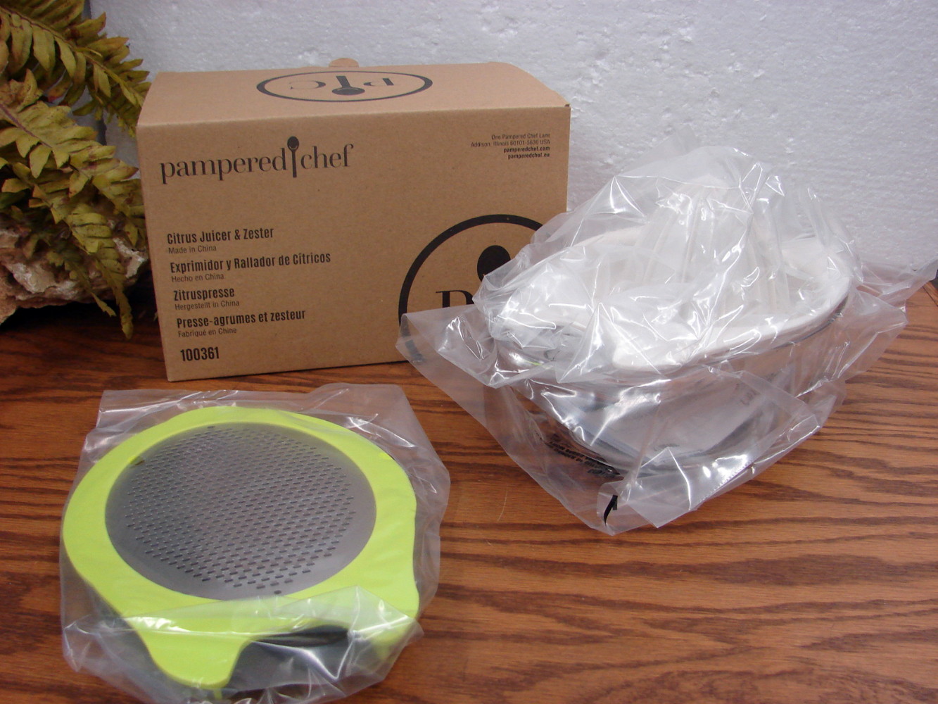 Brand New Pampered Chef Citrus Juicer and Zester #100361
