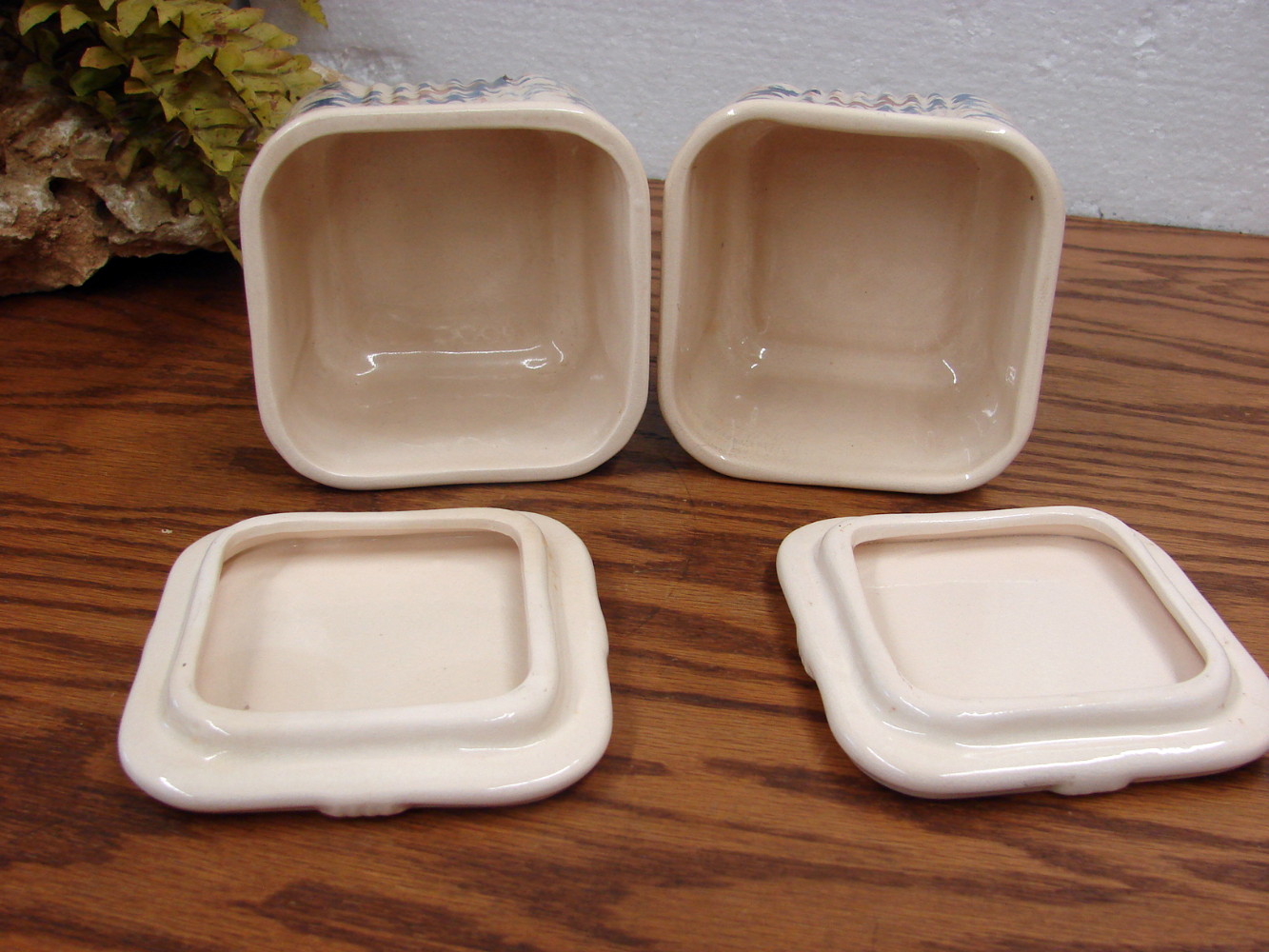 Set/2 Vintage Pottery Seaweed Spongeware Refrigerator Dish Square w/ Lid Ribbed Red Blue - Image 2