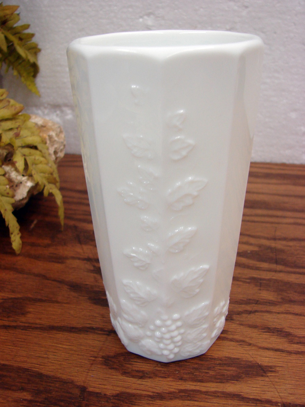 One Vintage Westmoreland Milk Glass Panel Grape Vine Ice Tea Glass - Image 2