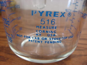 Vintage PYREX #516 Blue Letter Microwave Measure Glass Measuring Cup 2 Cups