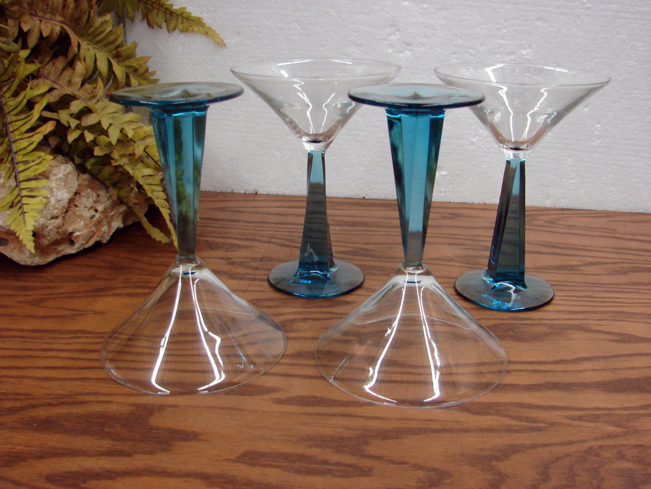 Set/4 Bombay Sapphire Gin Martini Cocktail Glass Blue Square Twisted Stem