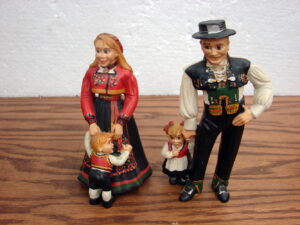 Set/2 Vintage Retired Candy Design Norway Figurine Carl Larsson Couple w/ Children