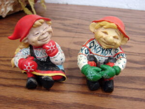 Set/2 Vintage Retired Candy Design Norway Figurine Carl Larsson Children New Mittens