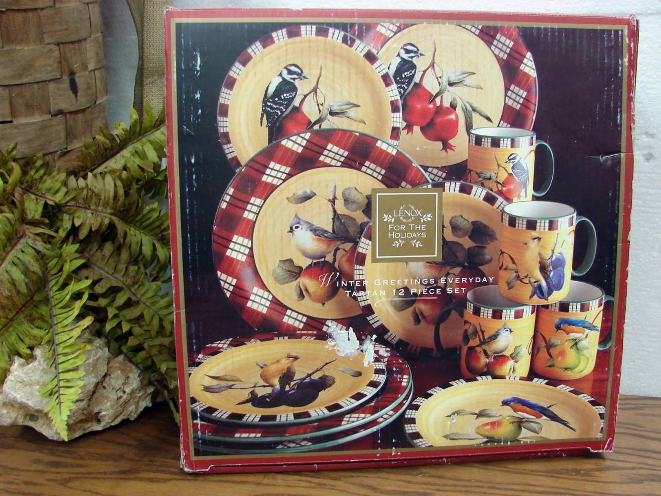 Brand New in Box Lenox Winter Greetings Everyday Backyard Birds 12 Piece Set Serving for Four