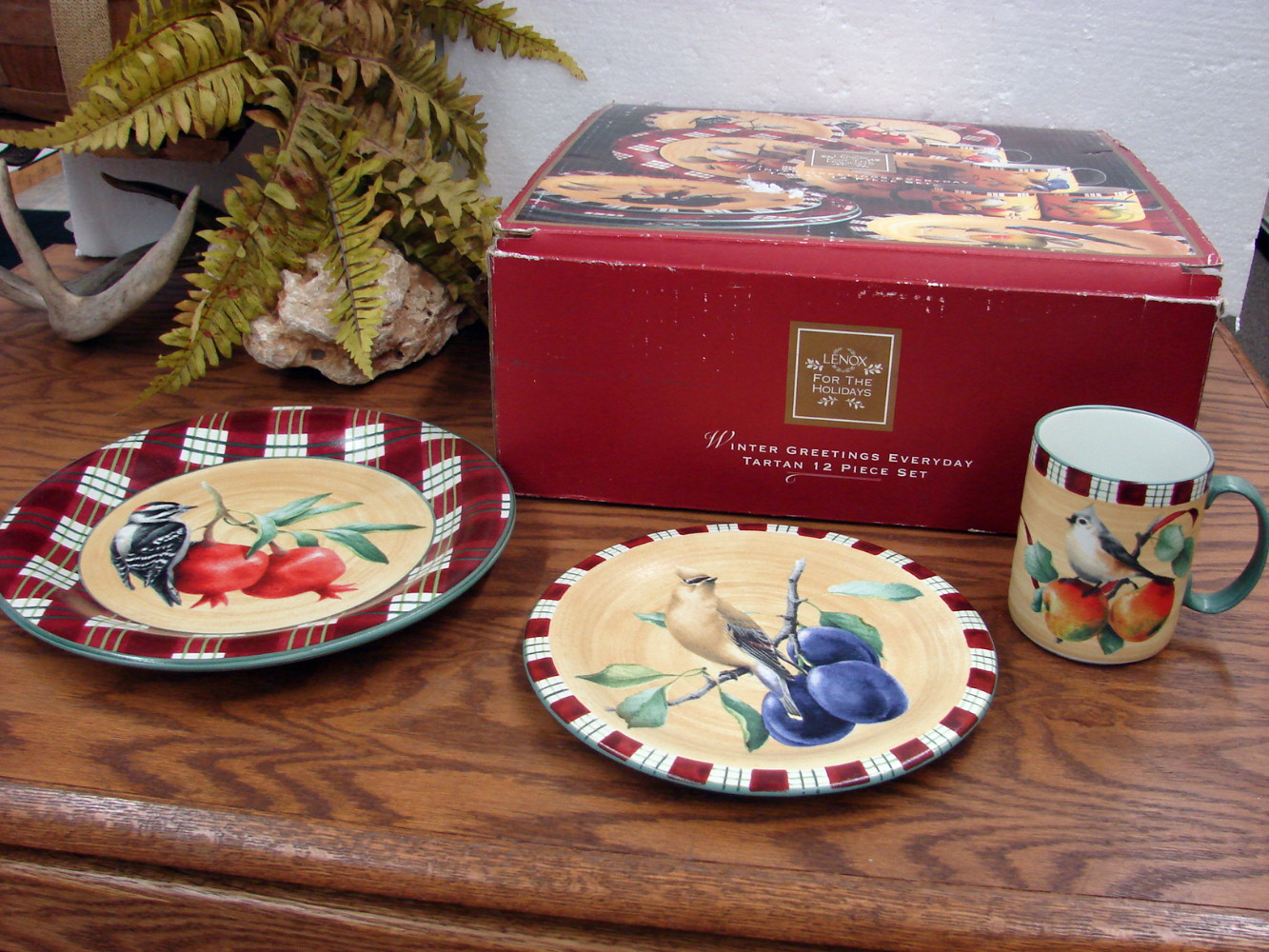Brand New in Box Lenox Winter Greetings Everyday Backyard Birds 12 Piece Set Serving for Four - Image 2