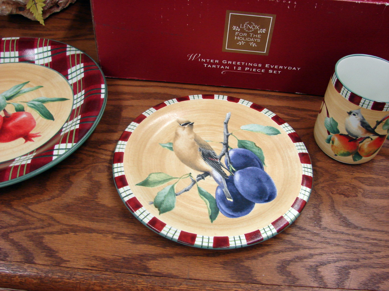 Brand New in Box Lenox Winter Greetings Everyday Backyard Birds 12 Piece Set Serving for Four - Image 3