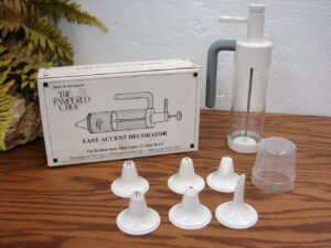 Pampered Chef Easy Accent Decorator Kit White Box Icing Frosting Cookies Cakes