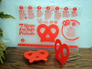 Used Pampered Chef Soft Pretzel Making Set Mat & Form Item #100087