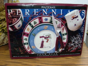 Brand New in Box Pfaltzgraff Snow Bear 16 pc Dinnerware Set Plates Mugs Bowls Service for 4