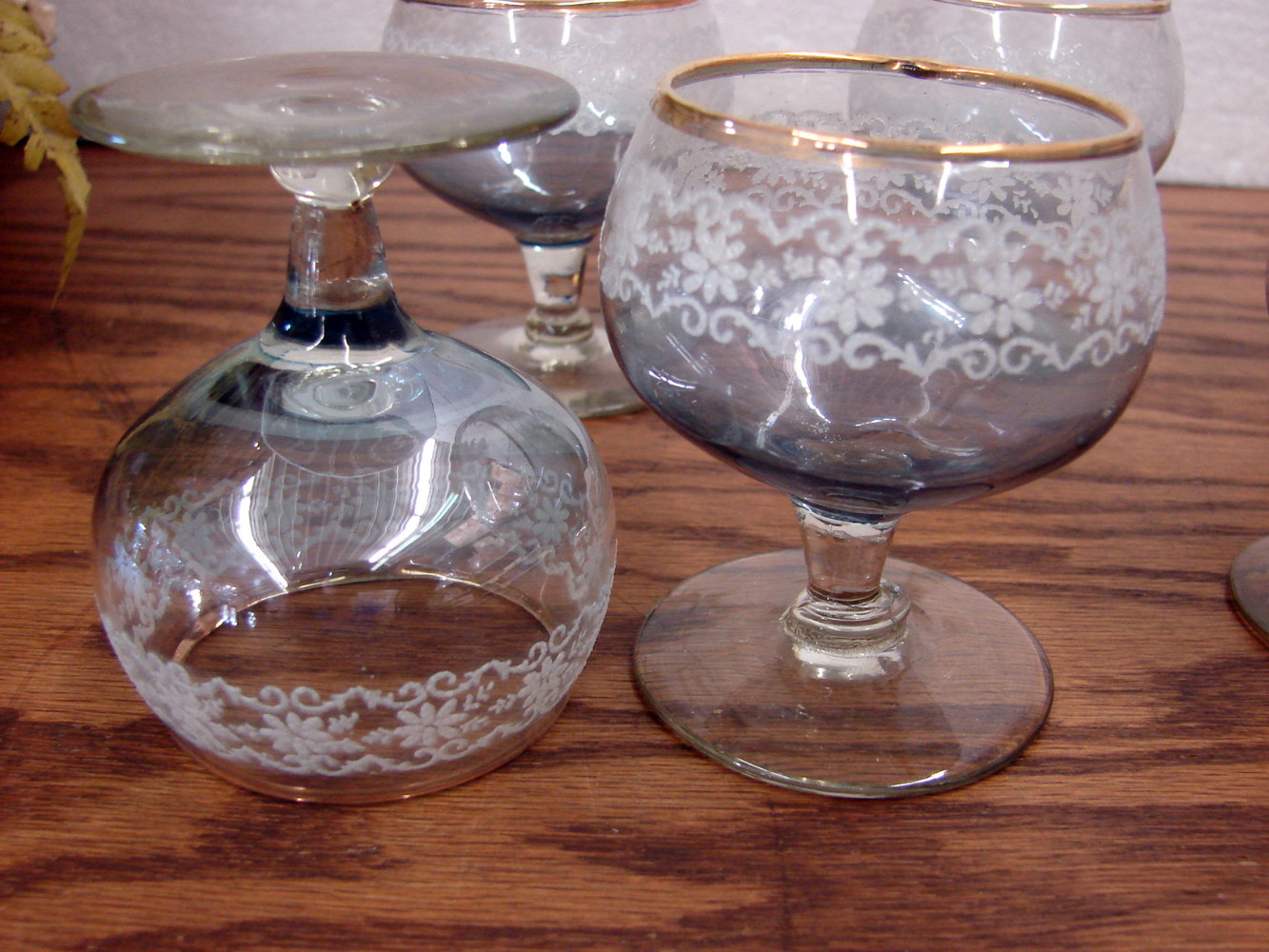 Set/8 Purple Blue Tint Vintage Sherry Cordial Liquor Set Etched Daisy Chain Gold Rim