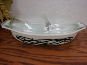 Vintage PYREX Black White Barb Wire 1 1/2 Quart Divided Serving Dish w/ Divided Lid