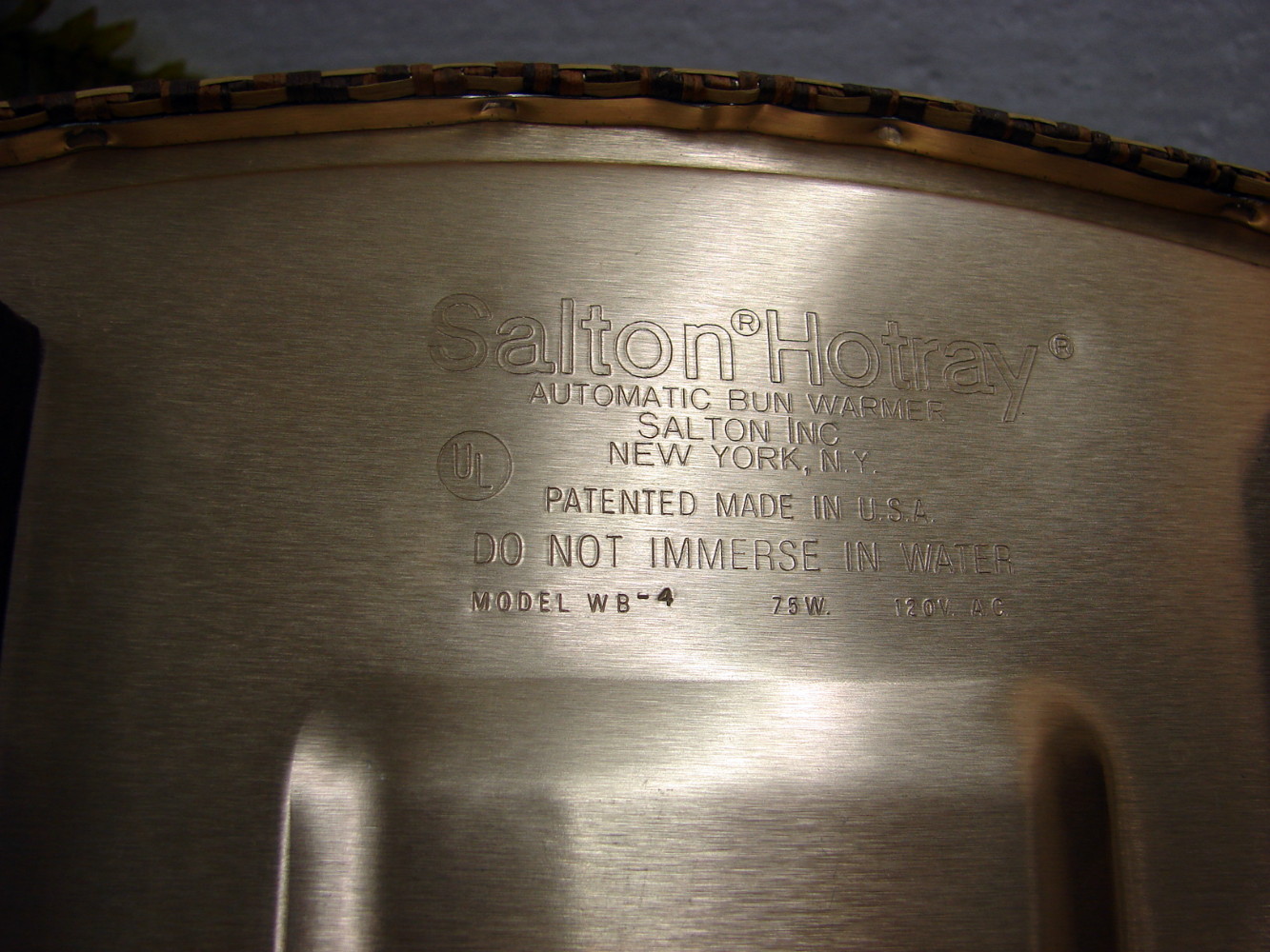 Vintage MCM Salton Hotray WB-4 Electric Bread Bun Warmer Woven Amber Lid No Cord - Image 2