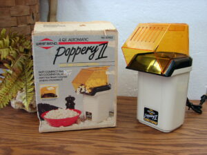 Vintage Like New West Bend Poppery II 4 Qt Automatic Popcorn Popper #82102 in Box