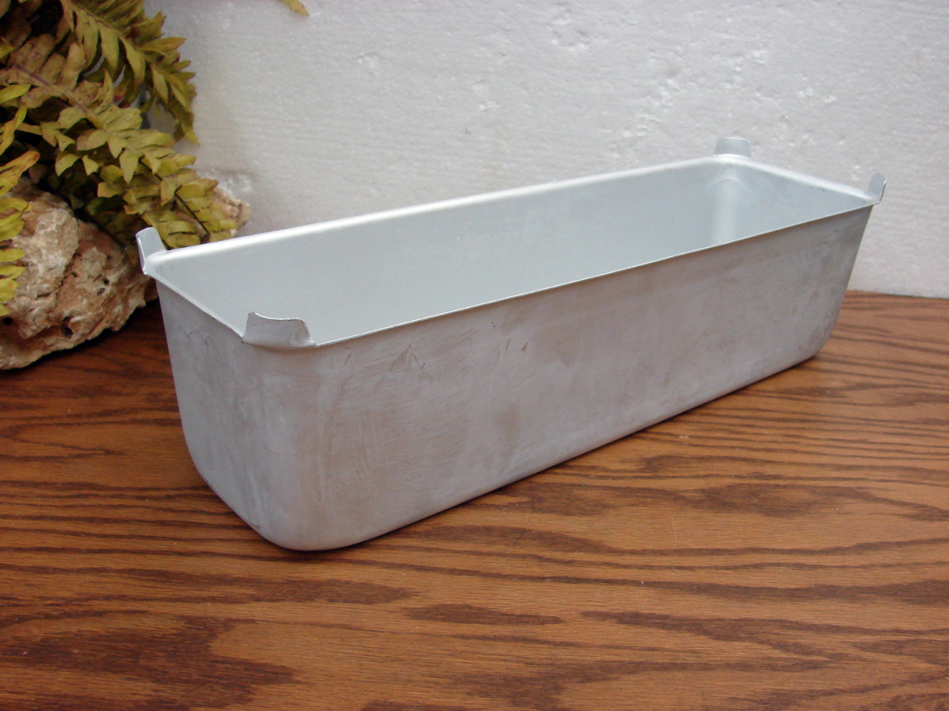 Wilton #512-1208 Aluminum Long Rectangular Cake Pan w/ Cooling Feet 16x5x4"
