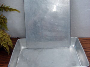 Vintage Aluminum Cake Pan w/ Sliding Aluminum Lid Bakeware 13 x 9
