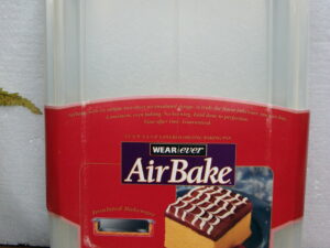 Brand New Vintage Wear-Ever Aluminum Air-Bake Insulated Bakeware 13 x 9 Pan w/ Lid