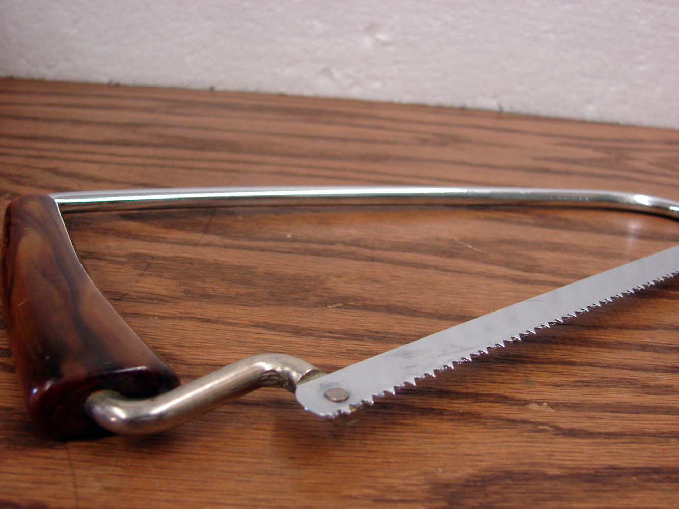 Vintage Langner Hostess Frozen Food Saw Knife Bakelite Handle Like New - Image 2