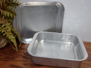 Nordic Ware Aluminum Covered Brownie Cake Pan 9 x 9 w/ Snap on Lid