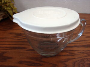 Used Pampered Chef 4 Cup 1 Quart Batter Bowl Measuring Cup w/ Lid