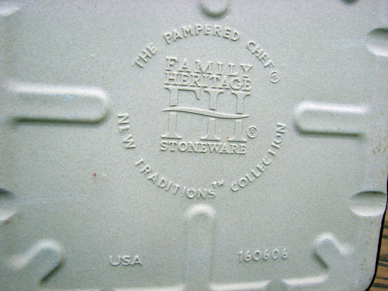 Pampered Chef Cranberry Stoneware 9 x 9 Open Baker Brownie Pan - Image 2