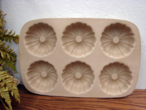 Pampered Chef Family Heritage Stoneware 6 Fluted Mini Bundt Cake Pan