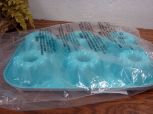 Brand New Pampered Chef #1602 Mini Bundt Cake Pan Turquoise Blue Carbon Steel