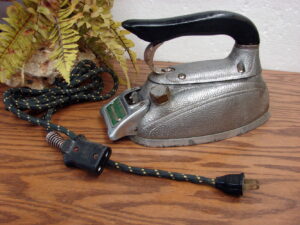 Vintage Art Deco Steam-O-Matic Clothes Iron Tested Working Heavy Duty Hammered Aluminum