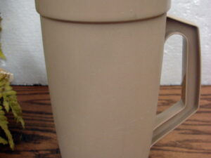 Vintage Tupperware 800 2 Qt Push Button Pitcher Tan White