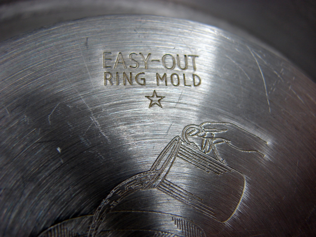 Vintage West Bend Easy Out Ring Gelatin Mold Jello Salad Ring Aluminum - Image 3