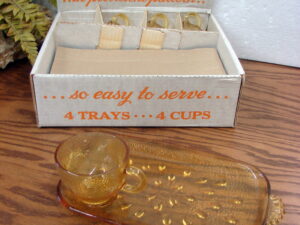 Vintage Amber Hazel Atlas Pebbletone Teardrop Informal Snack Set 3 Trays 4 Cups in Box