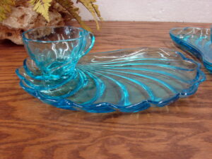 Set/2 Vintage Hazel Atlas Capri Colonial Blue Aqua Seashell Snack Plates and Cups