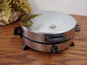 Vintage Electric Art Deco Waffle Baker Maker Iron Round Manning Bowman #3750