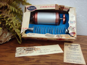 Complete Vintage Mirro #358-AM Spritz Cookie Cooky Press in Original Box Torn
