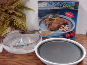 Vintage Nordic Ware Microwave Mighty Sizzler w/ Dome Splatter Lid