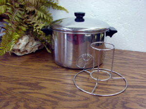Revere Ware 6 qt Stainless Steel Stockpot with Lid #2066 and Beer Can Chicken Rack
